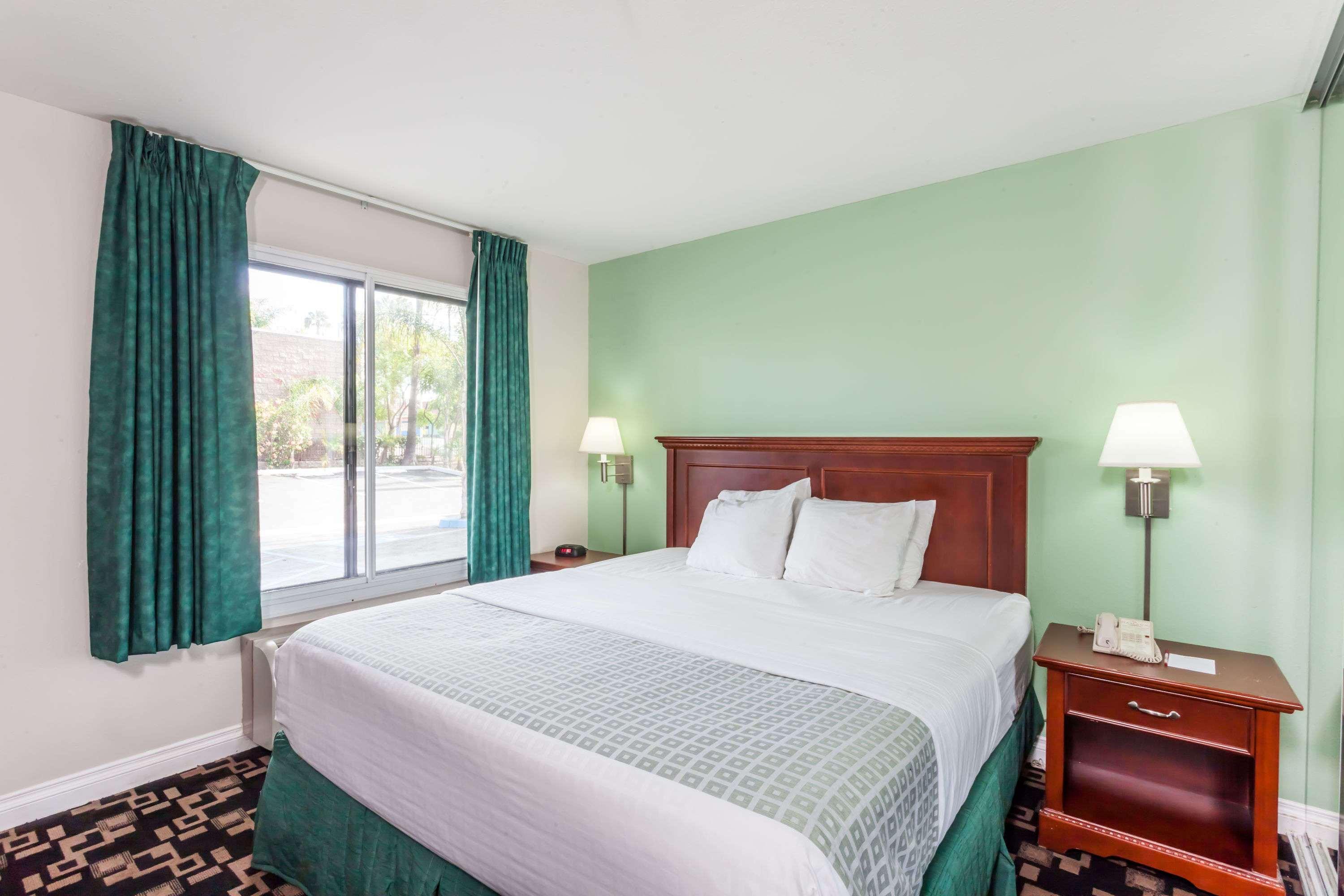 Ramada By Wyndham Oceanside Hotel Ngoại thất bức ảnh